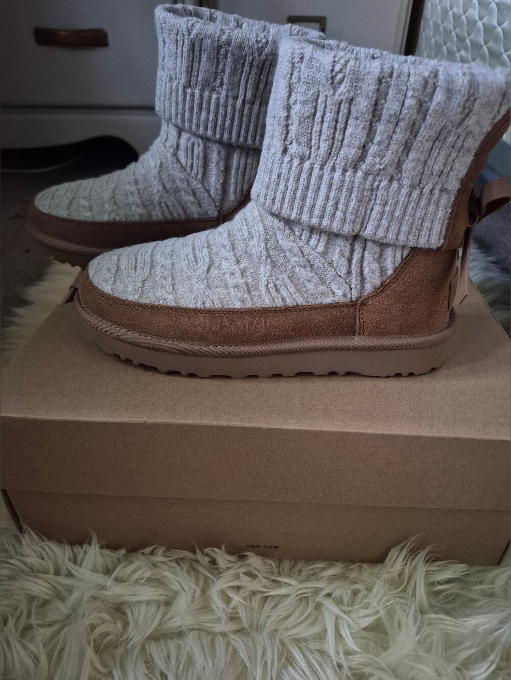 UGG MINI CABLE KNIT
